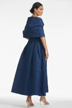 THE HUG SHAWL - MIDNIGHT JACQUARD CLOQUE -Sachin and Babi US BELLEDRESS HUGSHAWL MIDNIGHT BACK 922c70c6 3d85 458d a337 008a287b3d62