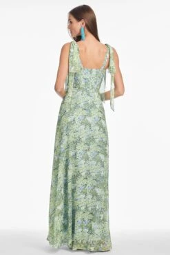 PEARL GOWN - PERIDOT BOUQUET -Sachin and Babi US S253G51 334 5